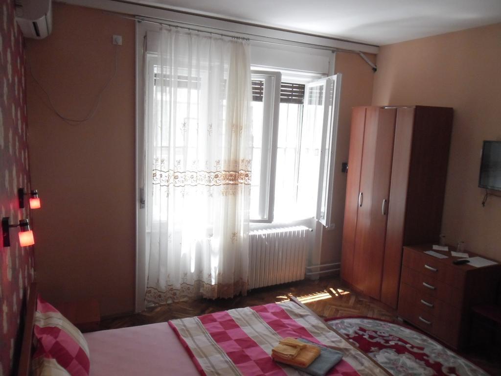 Family Top Rooms Bela Lada Sobe ノヴィ・サド 部屋 写真