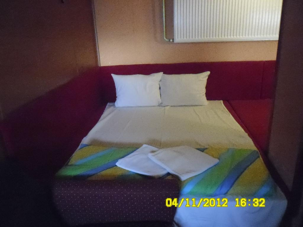 Family Top Rooms Bela Lada Sobe ノヴィ・サド 部屋 写真