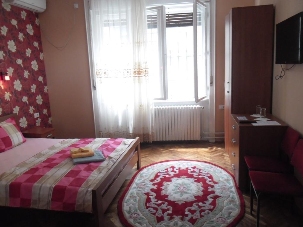 Family Top Rooms Bela Lada Sobe ノヴィ・サド 部屋 写真