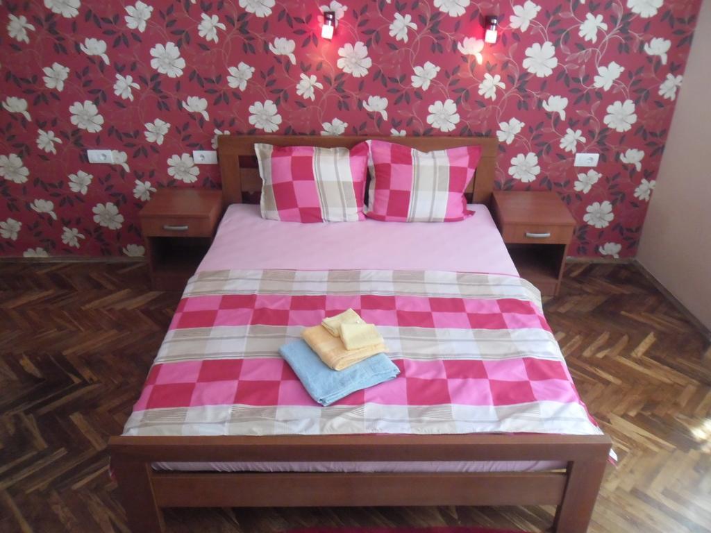Family Top Rooms Bela Lada Sobe ノヴィ・サド 部屋 写真
