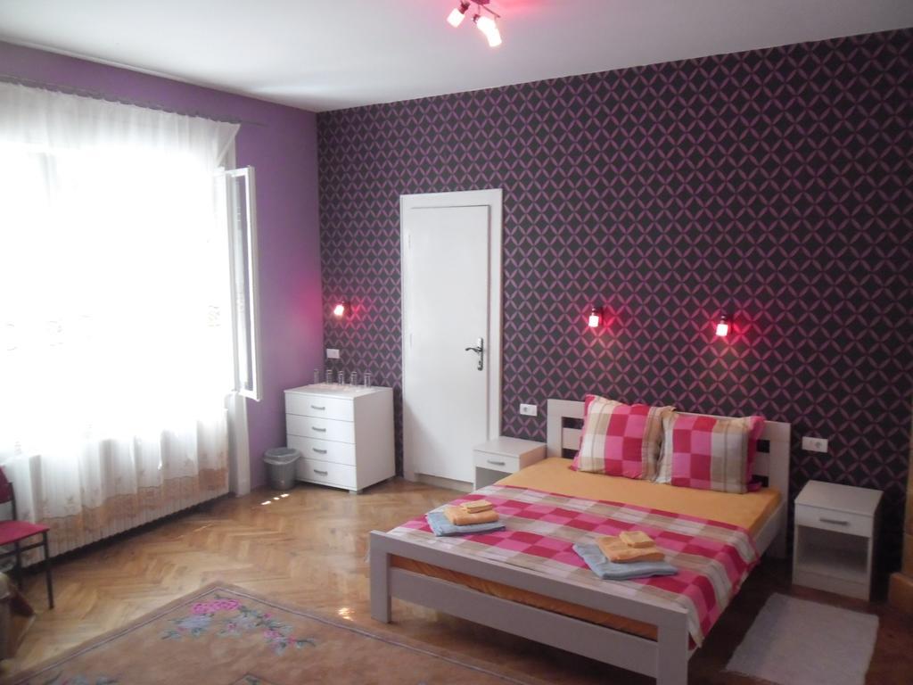 Family Top Rooms Bela Lada Sobe ノヴィ・サド エクステリア 写真